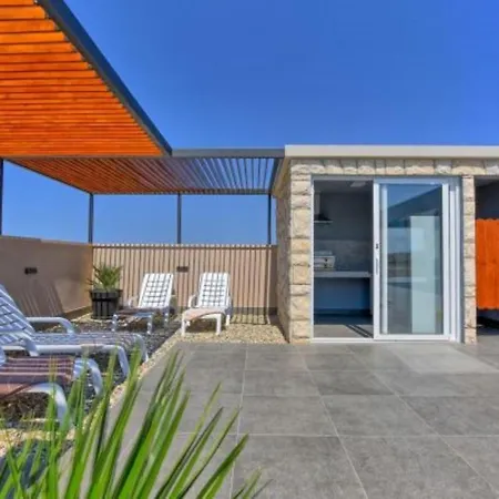Holiday Ira- With Pool Holiday home *