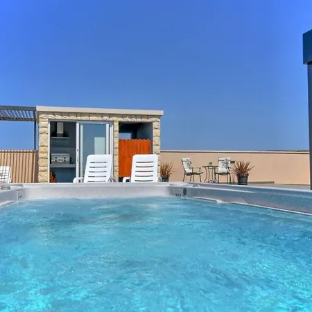 Holiday Ira- With Pool Holiday home Kosljun